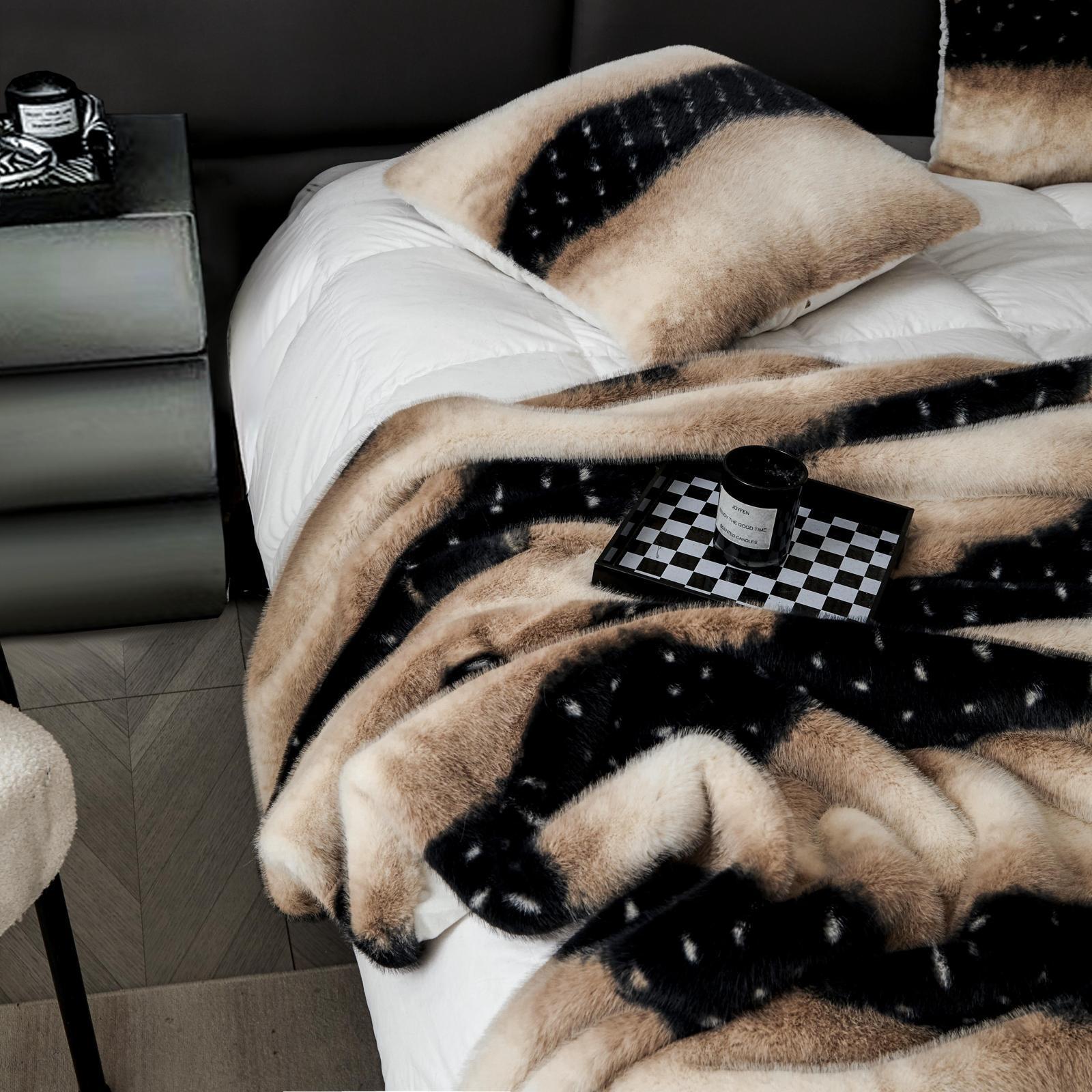 Patura din blana artificiala de Nurca cu fermoar + 2 fete de perna - Luxury | 14715-J