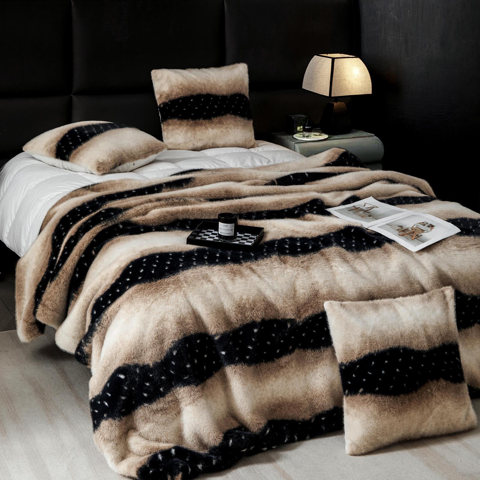 Patura din blana artificiala de Nurca cu fermoar + 2 fete de perna - Luxury | 14715-J
