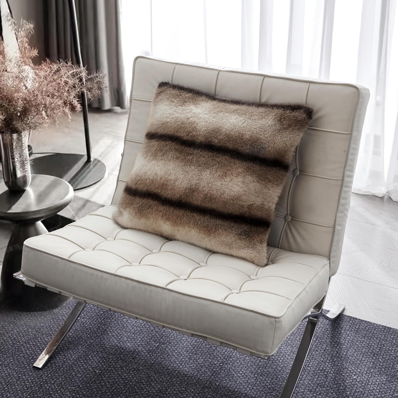 Patura din blana artificiala de Nurca cu fermoar + 2 fete de perna - Luxury | 14714-J